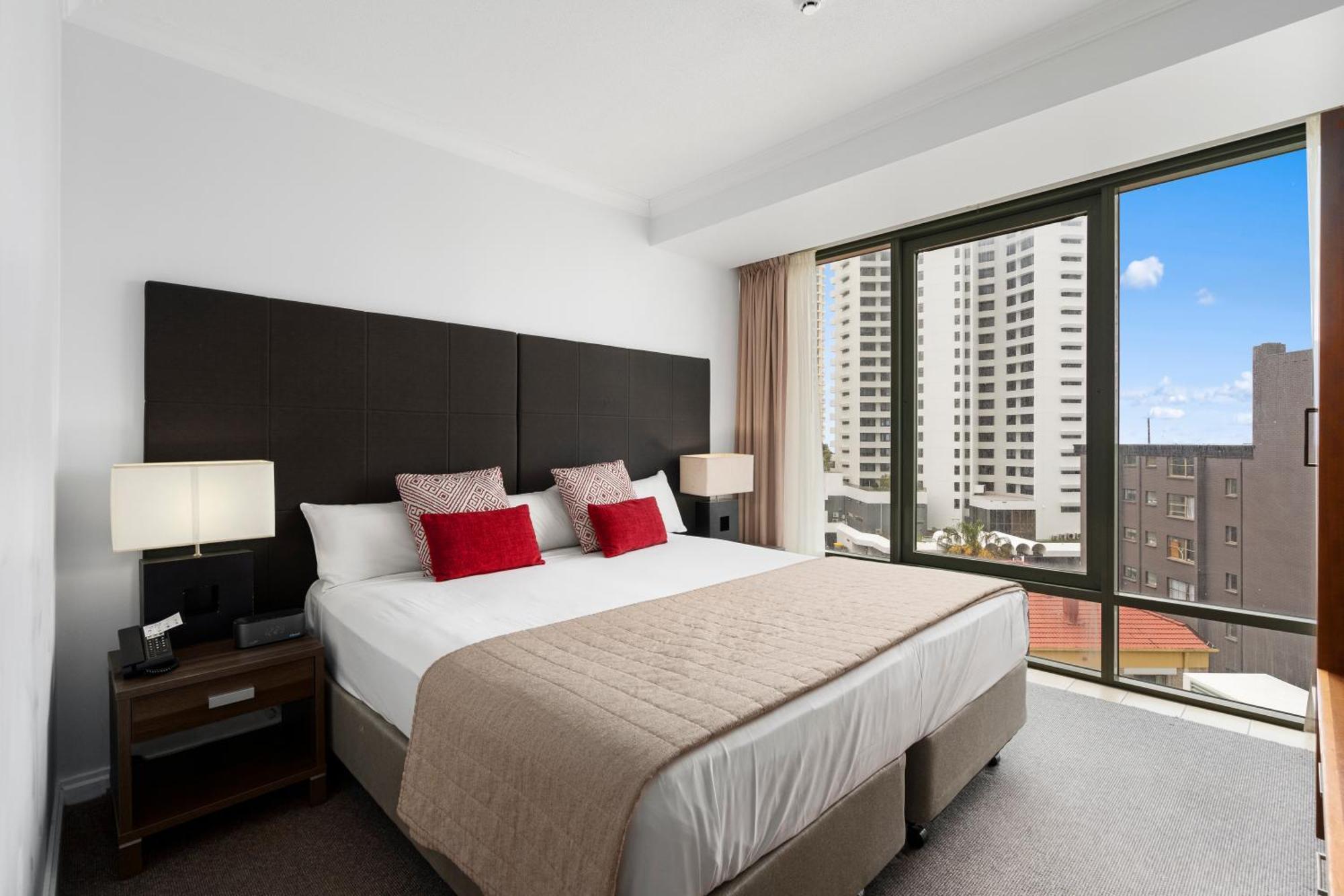 Legends Apartments - Qstay Gold Coast Kültér fotó