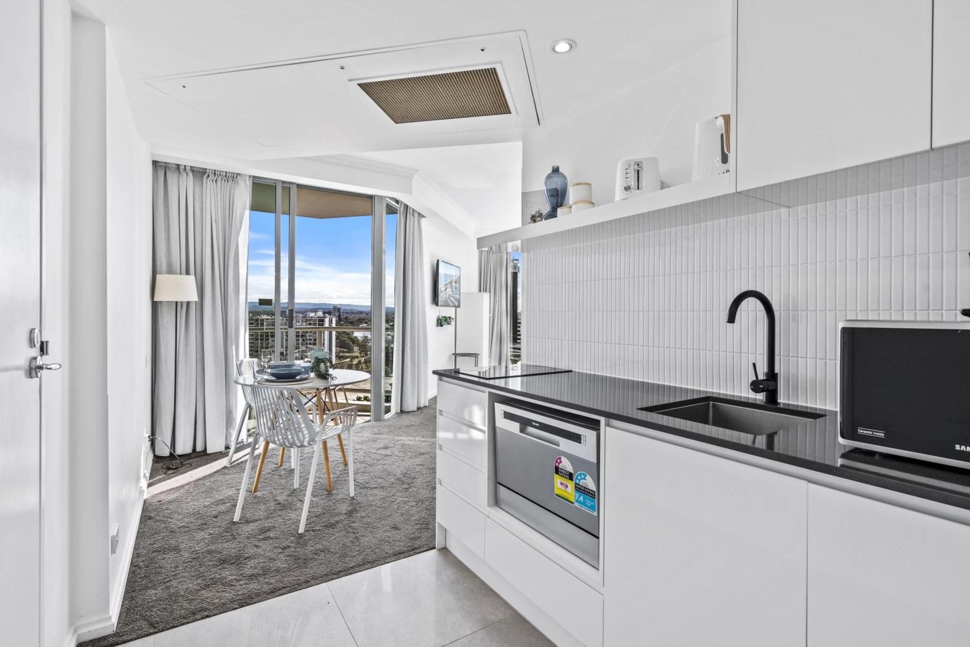 Legends Apartments - Qstay Gold Coast Kültér fotó