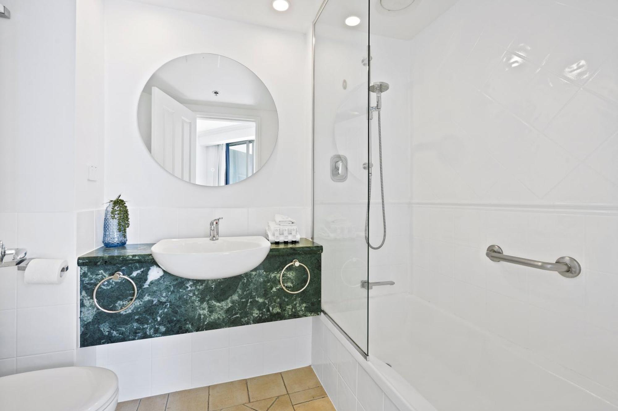 Legends Apartments - Qstay Gold Coast Kültér fotó